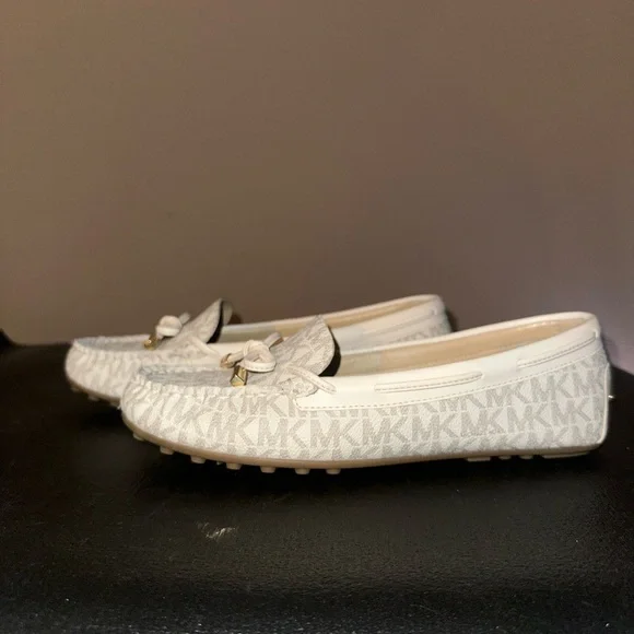 Michael Kors White Loafers for Women Size 7.5 Excellent Condition - Picture 2 of 3